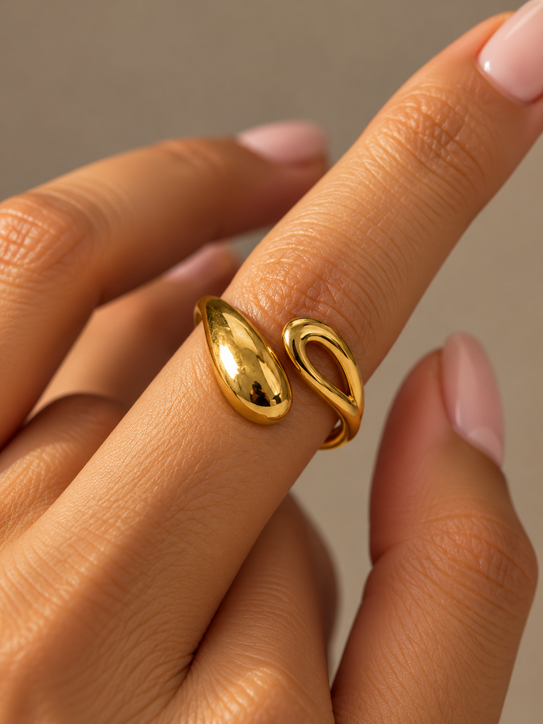 Sculpted Curve Statement Ring (Anti Tarnish)