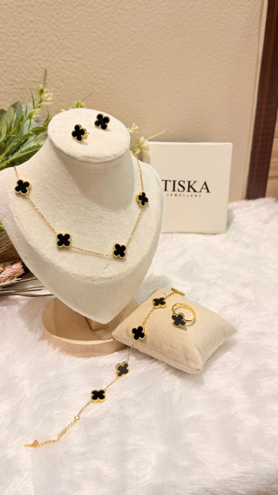 Black Anti Tarnish Clover Jewellery Set of 4