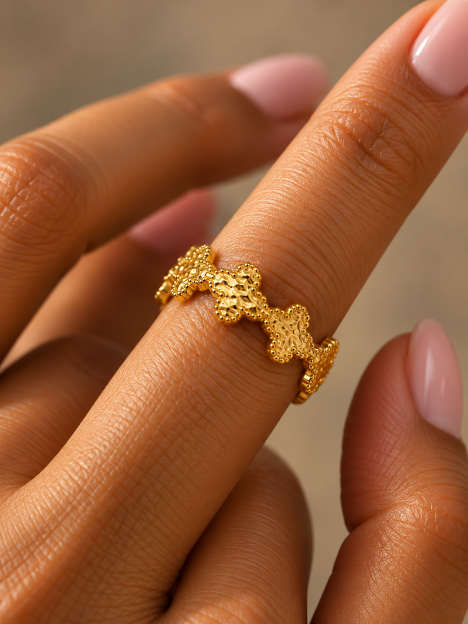 Regal Motif Band Ring