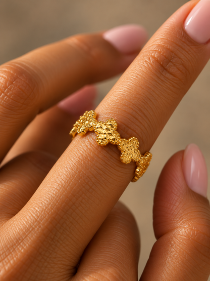 Regal Motif Band Ring