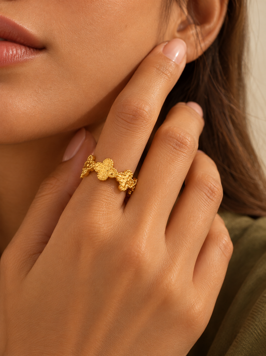 Regal Motif Band Ring