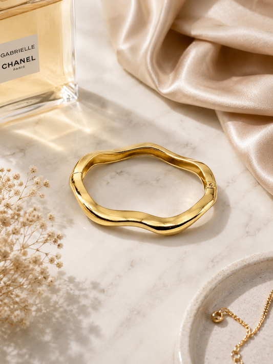 Golden Wave Sculpt Bangle