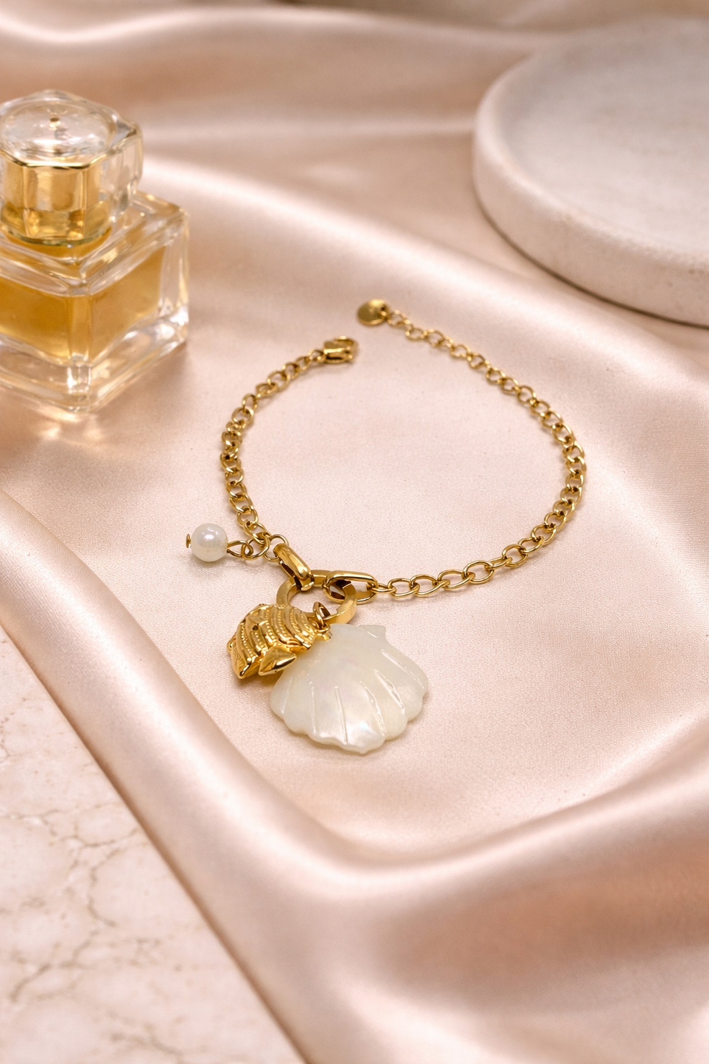 Shell Charm Chain Bracelet