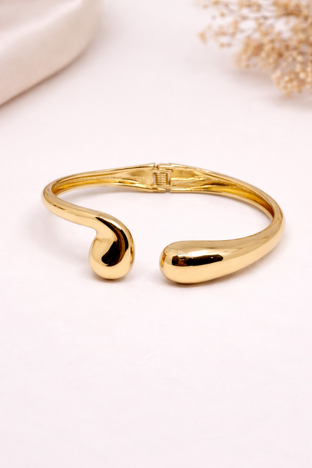 Golden Fluid Drop Cuff Bracelet (Anti Tarnish)