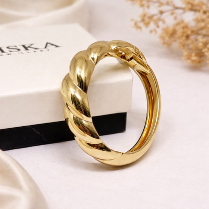 Golden Twist Luxe Bracelet (Anti Tarnish)