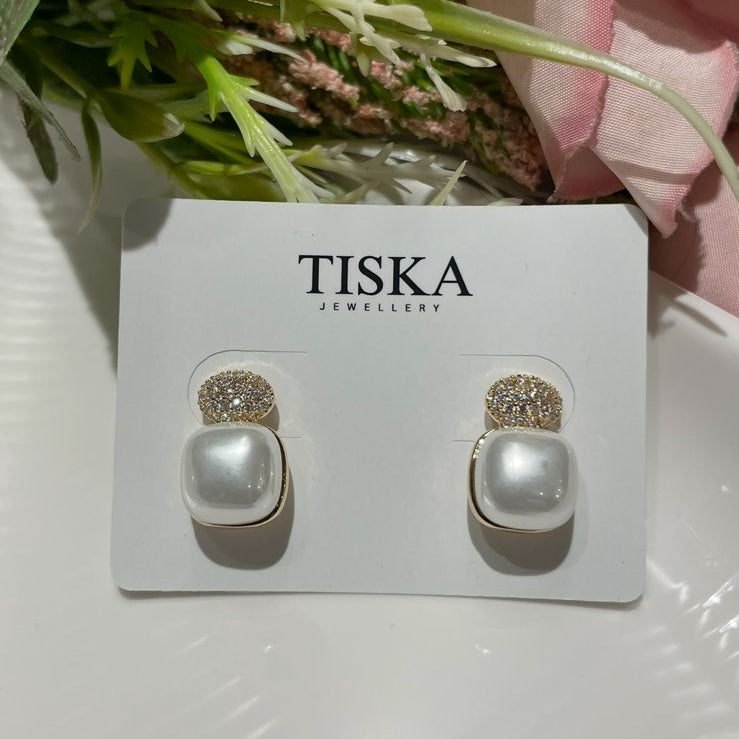 Pearl Glow Statement Stud Earrings