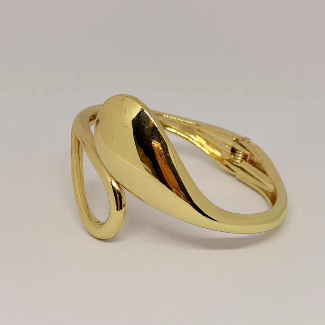 Golden Fluid Cuff Bracelet (Anti Tarnish)