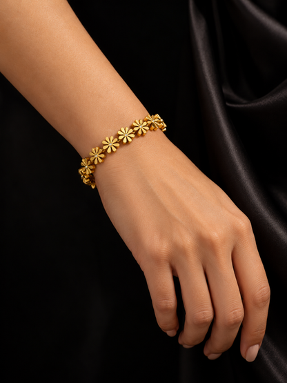 Daisy Bloom Gold Bracelet (Anti tarnish) | Stainless Steel