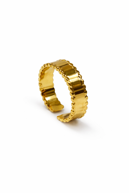 Scallop Edge Gold Statement Ring