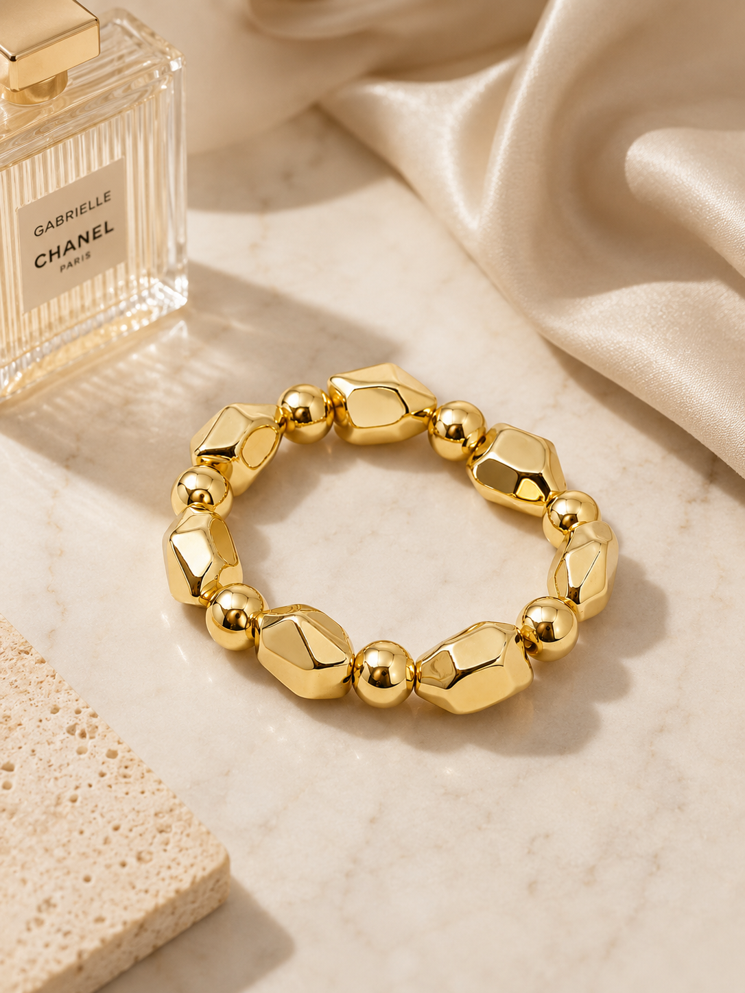 Golden Sculpted Bead Stretchable Bracelet