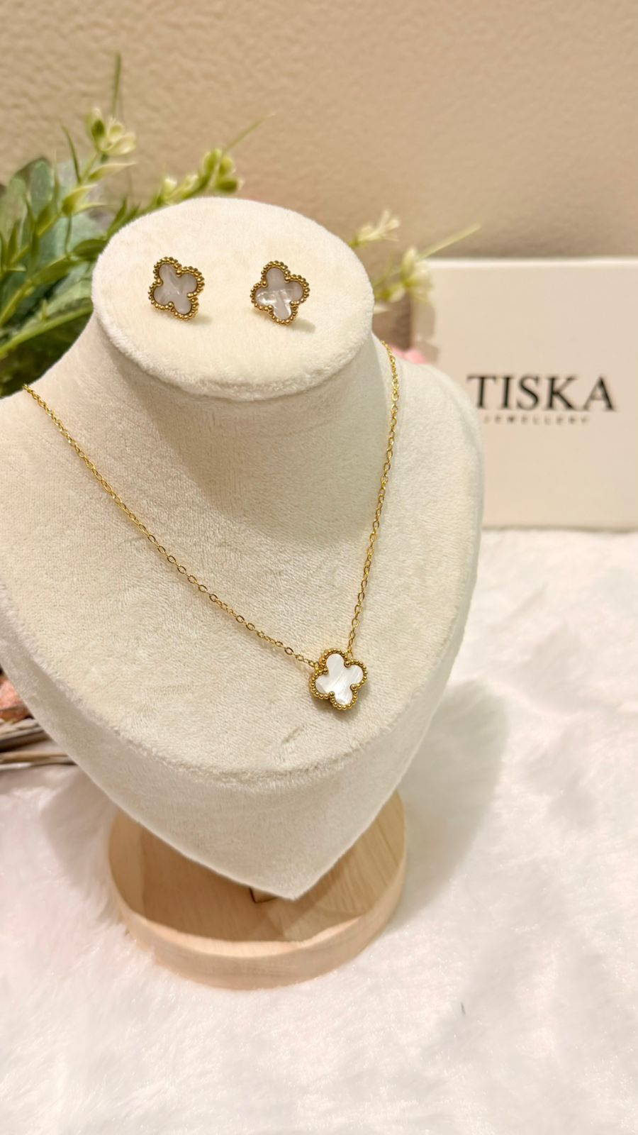 White & Gold Clover Pendant & Stud Set